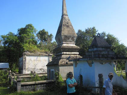 Toàn cảnh khu mộ tháp của vợ chồng ông tổ nghề săn voi rừng Khun Su Nốp