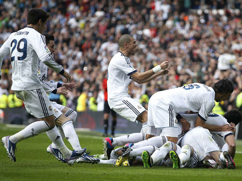 Mùa này, dù còn bất ổn, nhưng dưới dự dẫn dắt của Mourinho, Real vẫn đang tiến những bước vững chắc