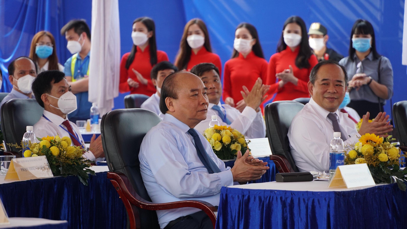 Chủ tịch nước Nguyễn Xuân Phúc tham dự Lễ khởi công Dự án đầu tư xây dựng tuyến nối Quốc lộ 91 và tuyến tránh TP Long Xuyên - Ảnh: Kim Hà.