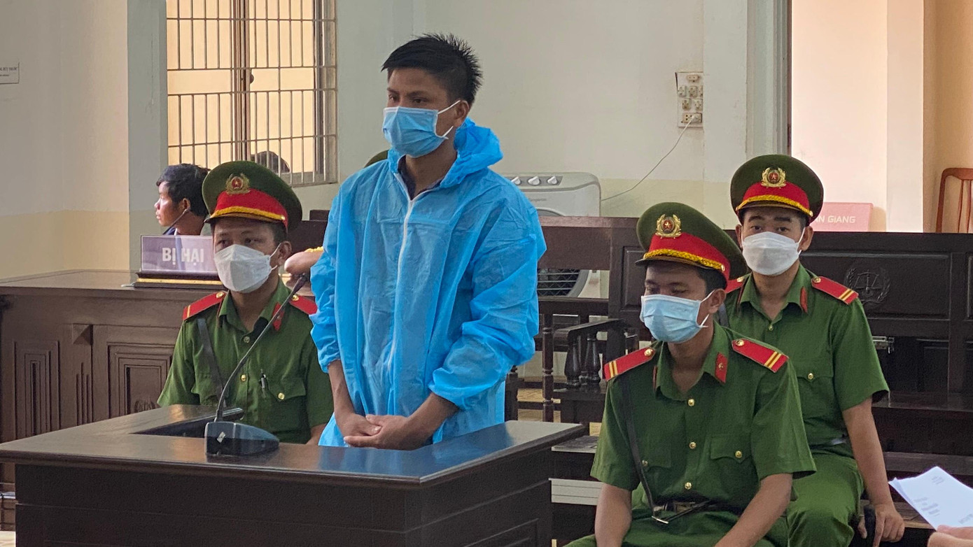 Bị cáo Chau Đươnl tại phiên toà. Bị cáo Chau Đươnl tại phiên toà.