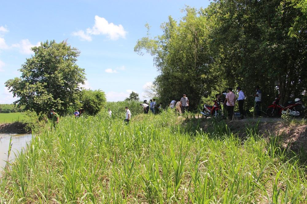 Nơi người dân phát hiện xác ông Đẹp cách nhà máy xử lí rác 300m. Nơi người dân phát hiện xác ông Đẹp cách nhà máy xử lí rác 300m.