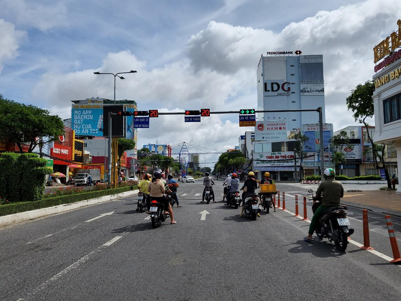 Các phường cuối cùng của TP Cần Thơ áp dụng Chỉ thị 15 của Thủ tướng Chính phủ từ 12h ngày 30/9 - Ảnh: Kim Hà. Các phường cuối cùng của TP Cần Thơ áp dụng Chỉ thị 15 của Thủ tướng Chính phủ từ 12h ngày 30/9 - Ảnh: Kim Hà.