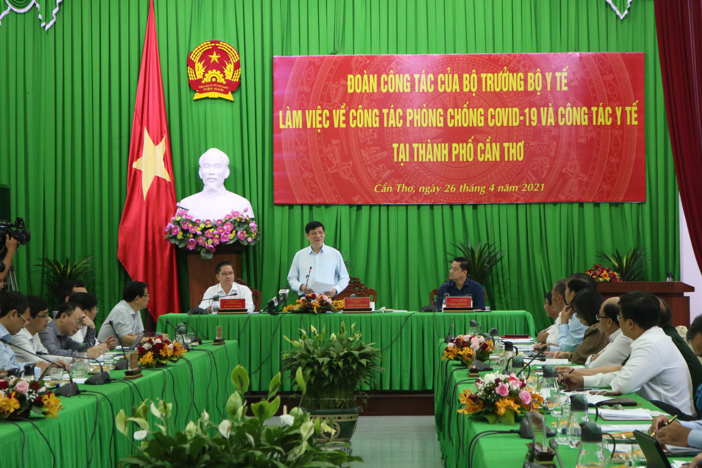 Bộ trưởng Nguyễn Thanh Long cùng đoàn công tác Bộ Y tế làm việc tại Cần Thơ - Ảnh: Kim Hà.