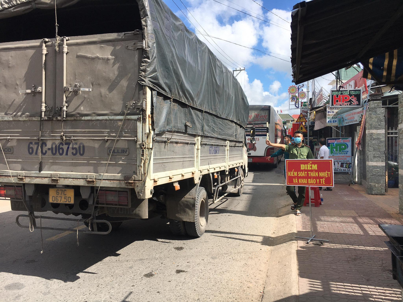 Kiểm soát người và phương tiện vào tỉnh An Giang.