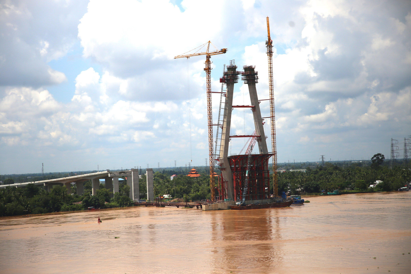 Thêm một công nhân tử vong do tai nạn lao động khi đang thi công tại công trình cầu Mỹ Thuận 2. Thêm một công nhân tử vong do tai nạn lao động khi đang thi công tại công trình cầu Mỹ Thuận 2.