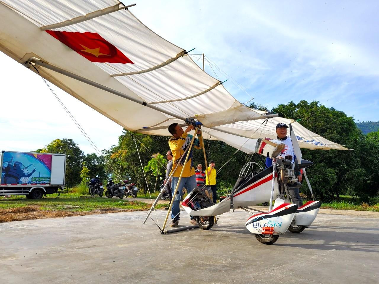 Phụng Hoàng Sơn còn gọi là núi Cô Tô (thuộc xã Núi Tô, huyện Tri Tôn, tỉnh An Giang) có độ cao hơn 300m so với mực nước biển. Với cảnh quan thiên nhiên tươi đẹp, địa hình núi giữa đồng bằng đặc trưng; do đó, Tri Tôn được xem là nơi lí tưởng để làm đường băng cất cánh - Ảnh: Kim Hà.