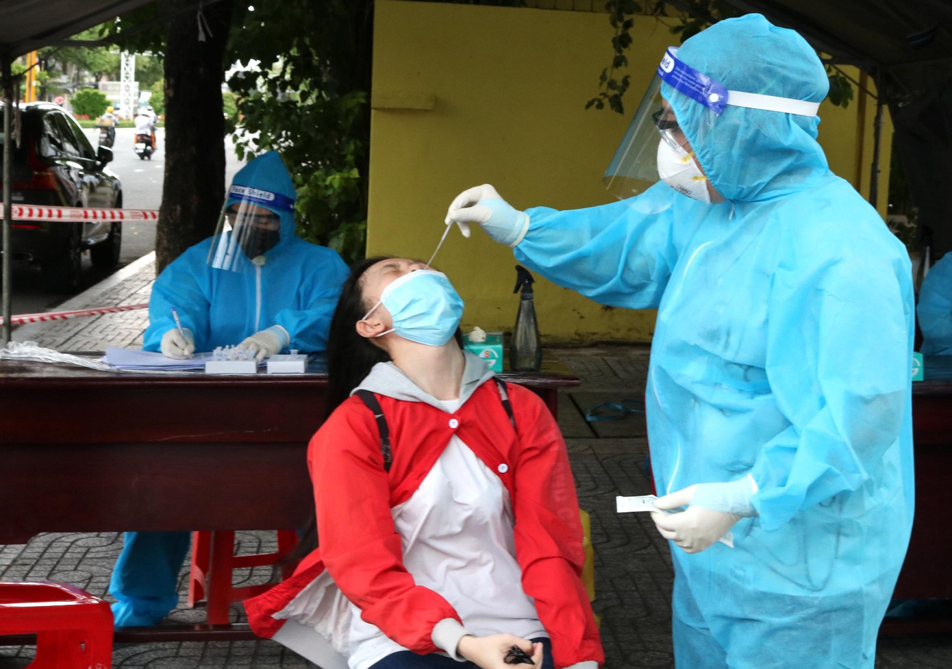 Sau 5 ngày thực hiện chiến dịch xét nghiệm tầm soát cộng đồng diện rộng, TP Cần Thơ đã phát hiện 117 trường hợp dương tính với Sars-CoV-2 - Ảnh: Kim Hà. Sau 5 ngày thực hiện chiến dịch xét nghiệm tầm soát cộng đồng diện rộng, TP Cần Thơ đã phát hiện 117 trường hợp dương tính với Sars-CoV-2 - Ảnh: Kim Hà.