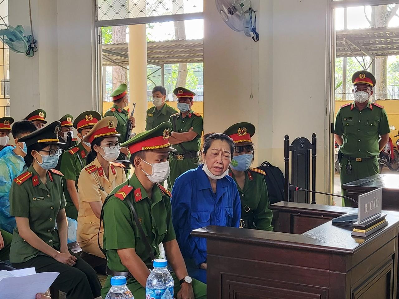 Mười Tường trả lời trong phần xét hỏi sáng 17/2 - Ảnh: Kim Hà.