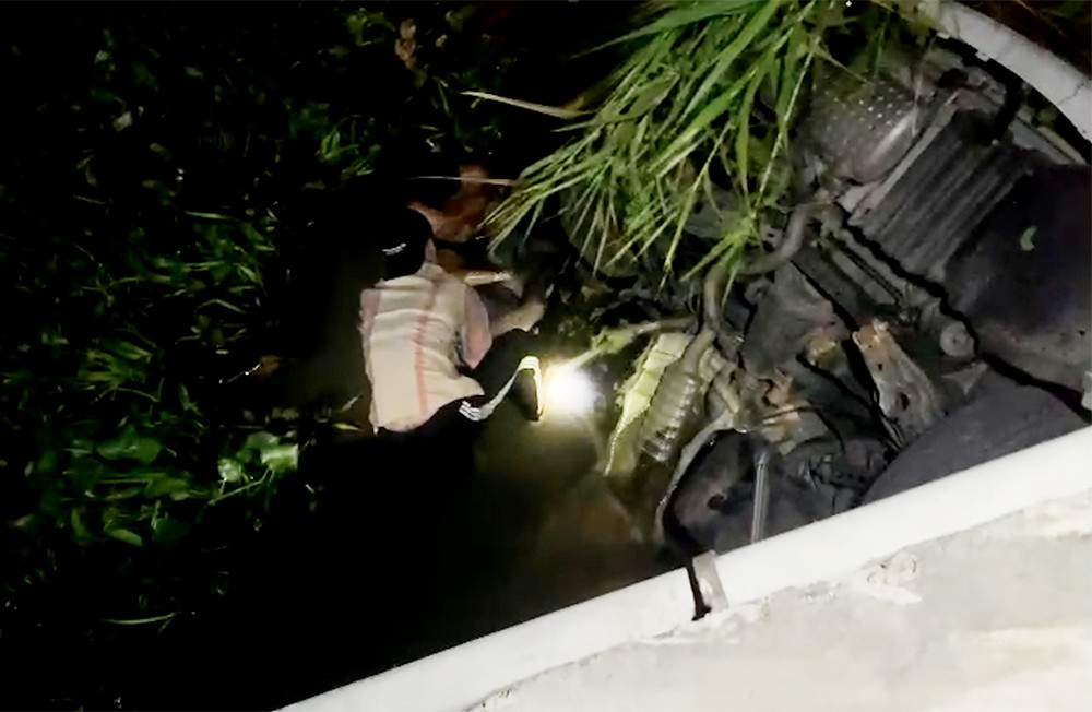 Hiện trường vụ tai nạn khiến nữ tài xế tử vong.