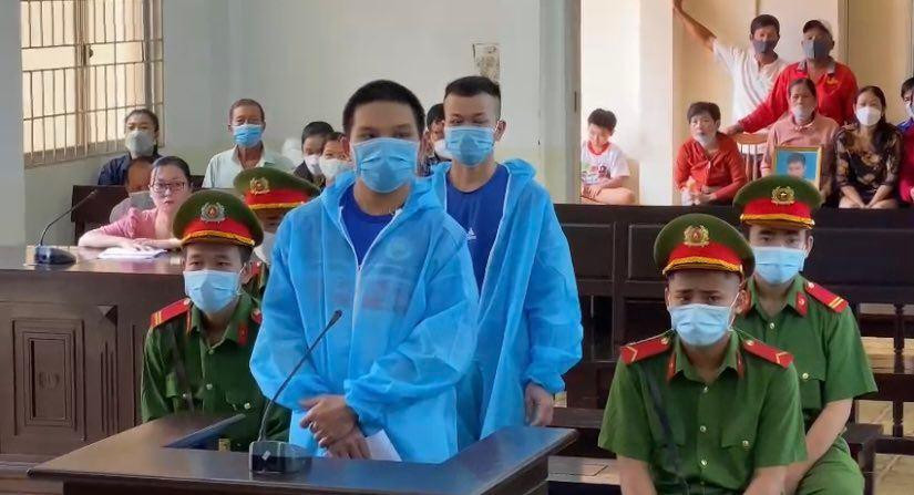 Bị cáo Hải và Dở tại phiên toà.