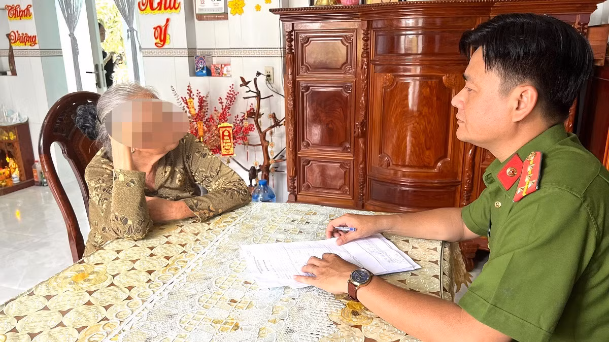Bà D.T.Đ làm việc với cơ quan công an.