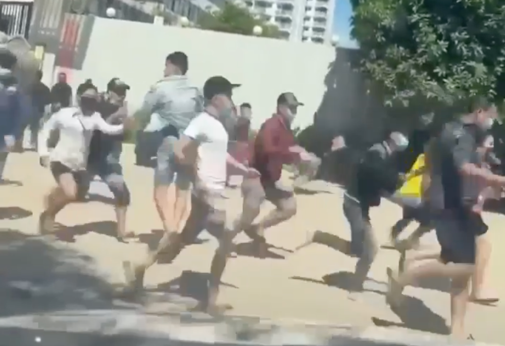 42 người tháo chạy khỏi casino. 42 người tháo chạy khỏi casino.