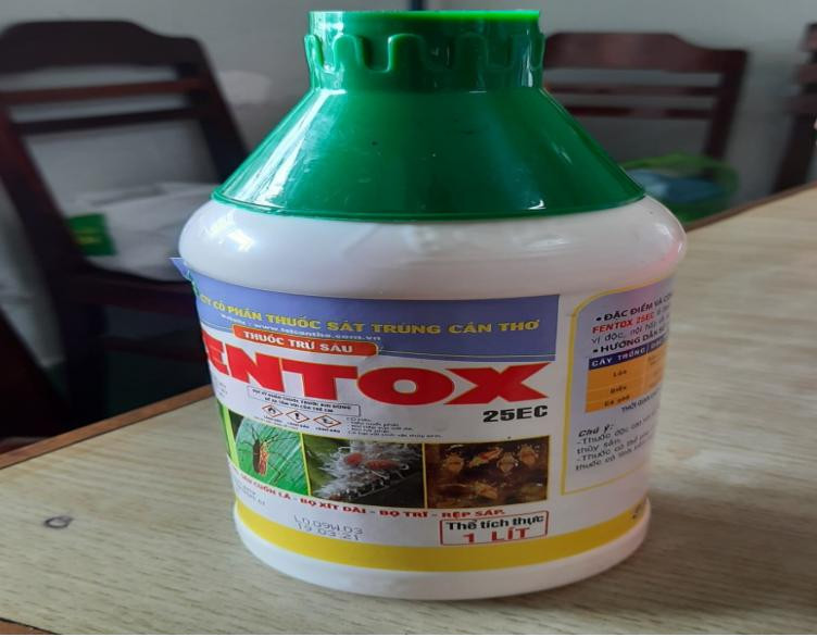 Chai thuốc mà Phú mua để pha vào nước ngọt cho con uống - Ảnh: VKSND TP Cần Thơ.