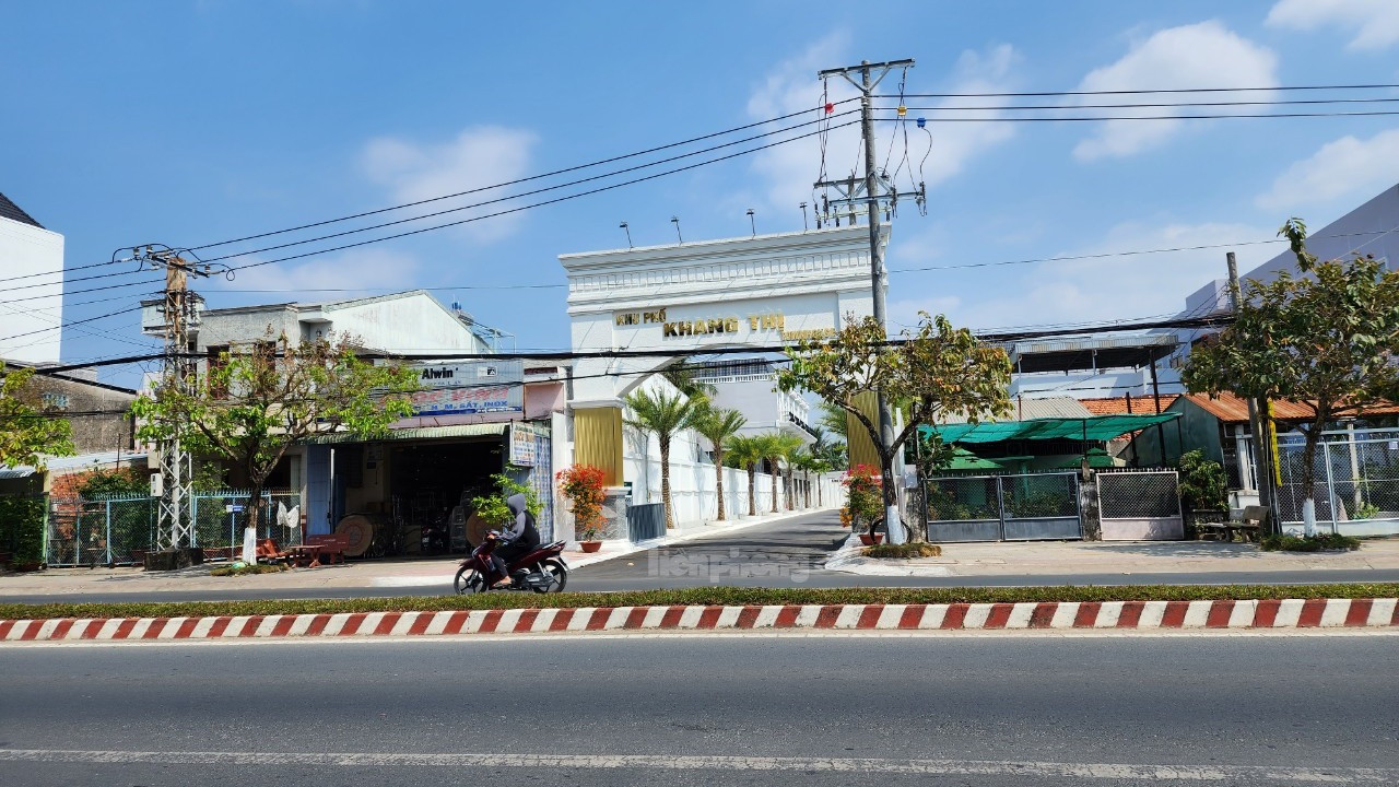 Khu phố Khang Thị được xây dựng trên khu đất chưa chuyển đổi mục đích sử dụng. Ảnh: Kim Hà.