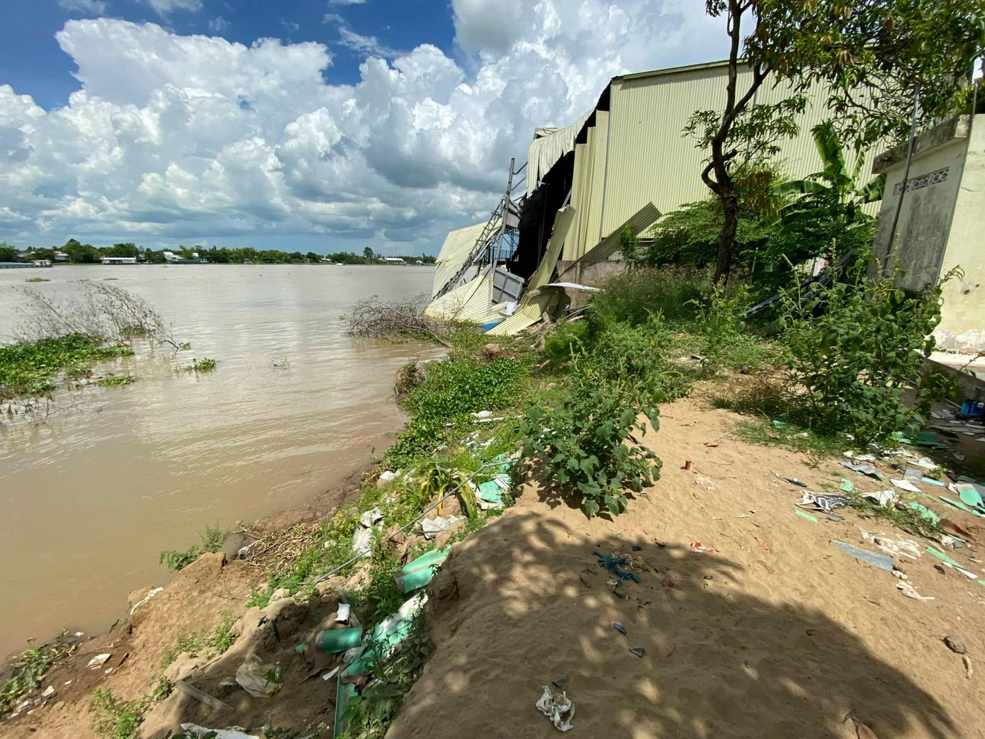 Hiện trường vụ sạt lở.