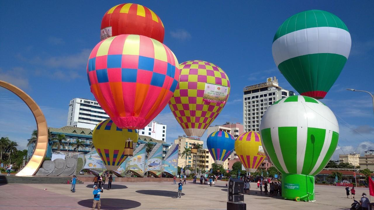 Lần đầu tiên lễ hội khinh khí cầu được tổ chức ở miền Tây. Ảnh minh hoạ.