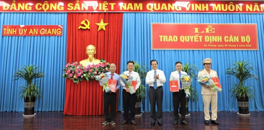 Các cá nhân được trao Quyết định điều động, bổ nhiệm lần này.