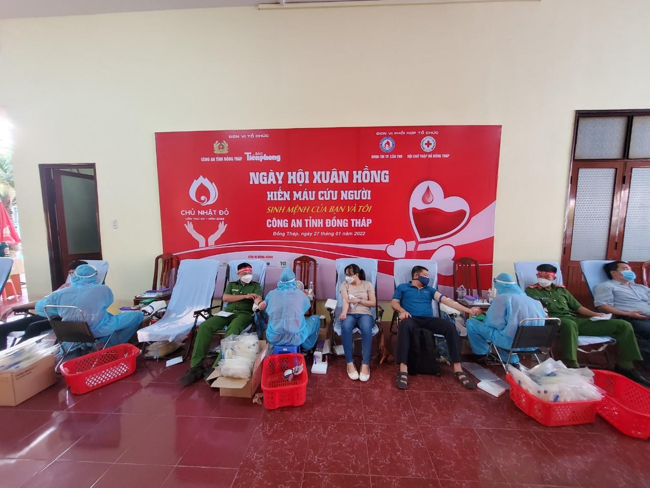 Quang cảnh ngày hội Chủ nhật Đỏ tại Đồng Tháp - Ảnh: Kim Hà.