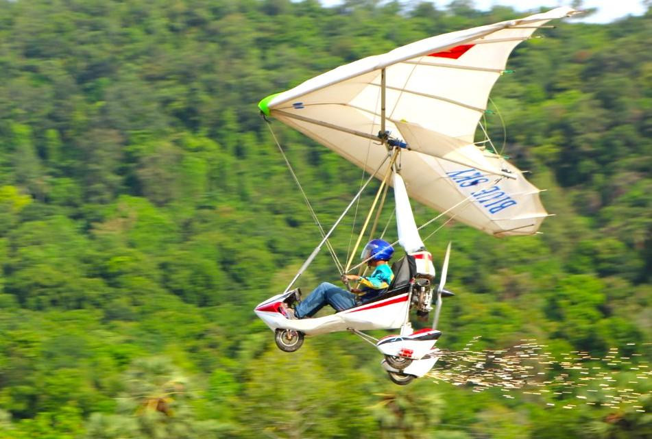 Sau thời gian biểu diễn chương trình chính thức vào sáng 30/4, các phi công sẽ bắt đầu biểu diễn tự do - Ảnh: Kim Hà.