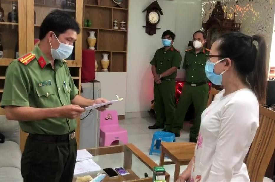 Cơ quan Cảnh sát điều tra Công an tỉnh An Giang đọc Quyết định khởi tố bị can và bắt tạm giam Trần Thị Thảo Trang. Cơ quan Cảnh sát điều tra Công an tỉnh An Giang đọc Quyết định khởi tố bị can và bắt tạm giam Trần Thị Thảo Trang.