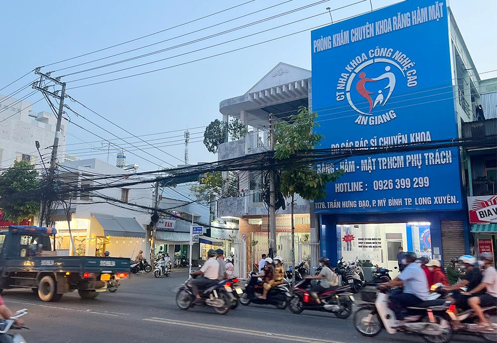 Phòng khám Nha khoa Công Nghệ Cao An Giang trực thuộc công ty của Tú tọa lạc trên địa bàn TP Long Xuyên.