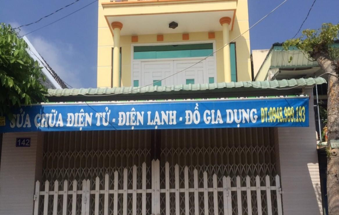 Căn nhà số 142 được Thượng tá Nam cho thuê. Căn nhà số 142 được Thượng tá Nam cho thuê.