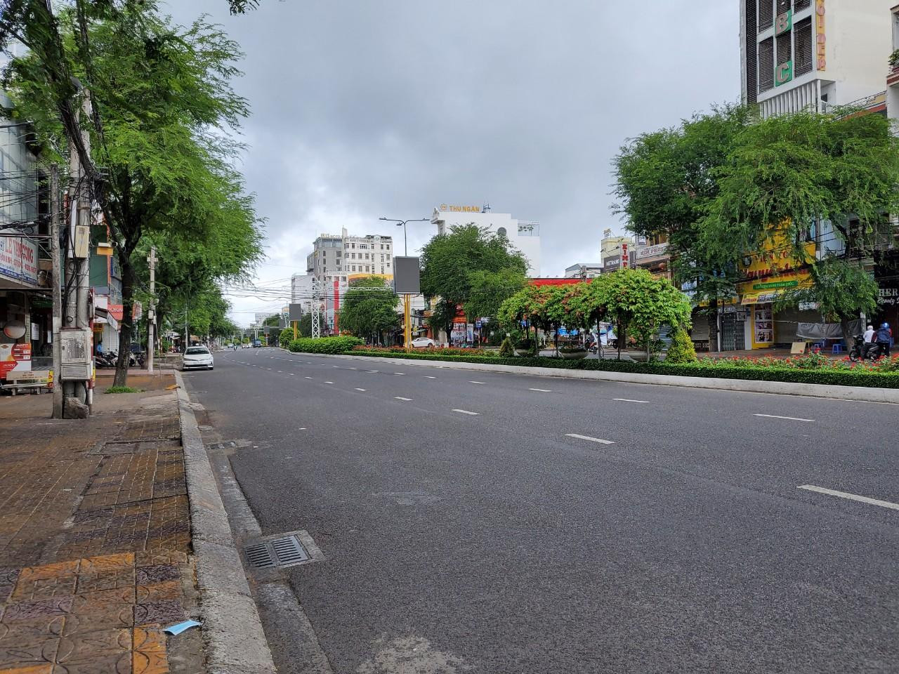 TP Cần Thơ tiếp tục áp dụng Chỉ thị 16 đến 0h ngày 25/8 - Ảnh: Kim Hà. TP Cần Thơ tiếp tục áp dụng Chỉ thị 16 đến 0h ngày 25/8 - Ảnh: Kim Hà.