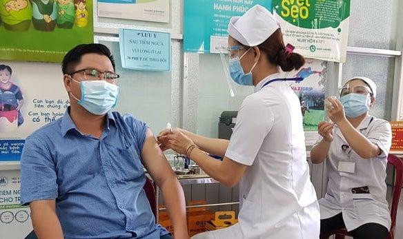 Trước tình hình diễn biến dịch bệnh phức tạp, TP Cần Thơ đã đề nghị Bộ Y tế phân bổ 1 triệu liều vắc xin phòng COVID-19 cho người dân thành phố trong đợt kế tiếp. Trước tình hình diễn biến dịch bệnh phức tạp, TP Cần Thơ đã đề nghị Bộ Y tế phân bổ 1 triệu liều vắc xin phòng COVID-19 cho người dân thành phố trong đợt kế tiếp.