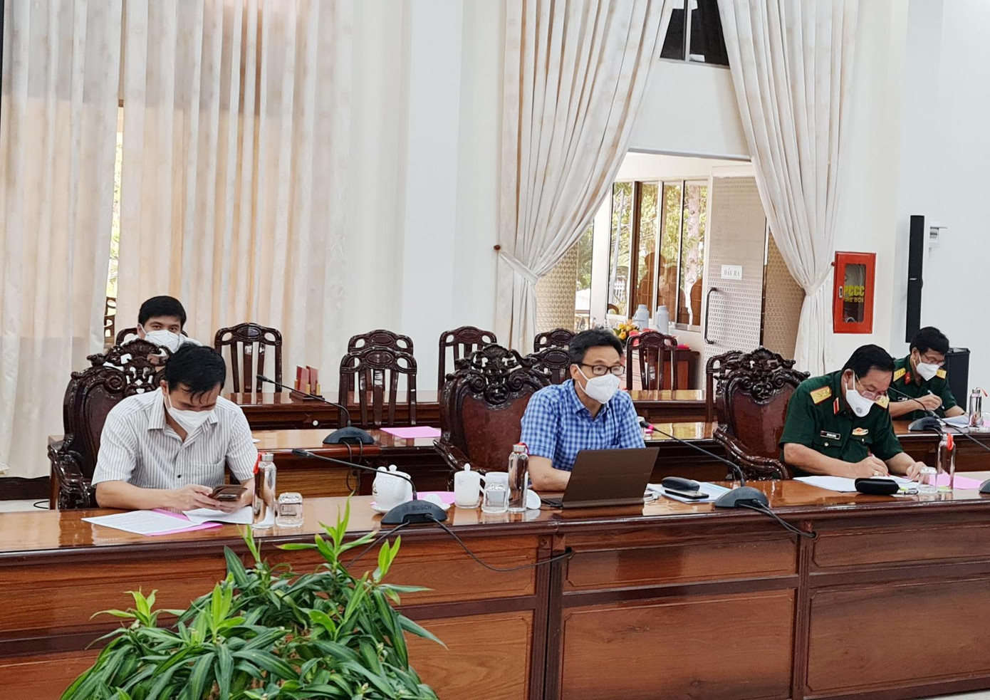 Phó Thủ tướng Chính phủ Vũ Đức Đam đánh giá cao nỗ lực chống dịch của tỉnh An Giang. Phó Thủ tướng Chính phủ Vũ Đức Đam đánh giá cao nỗ lực chống dịch của tỉnh An Giang.