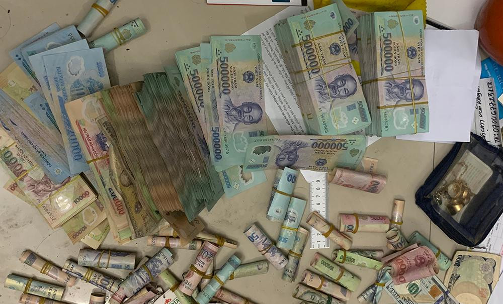 Tang vật thu giữ được. Tang vật thu giữ được.