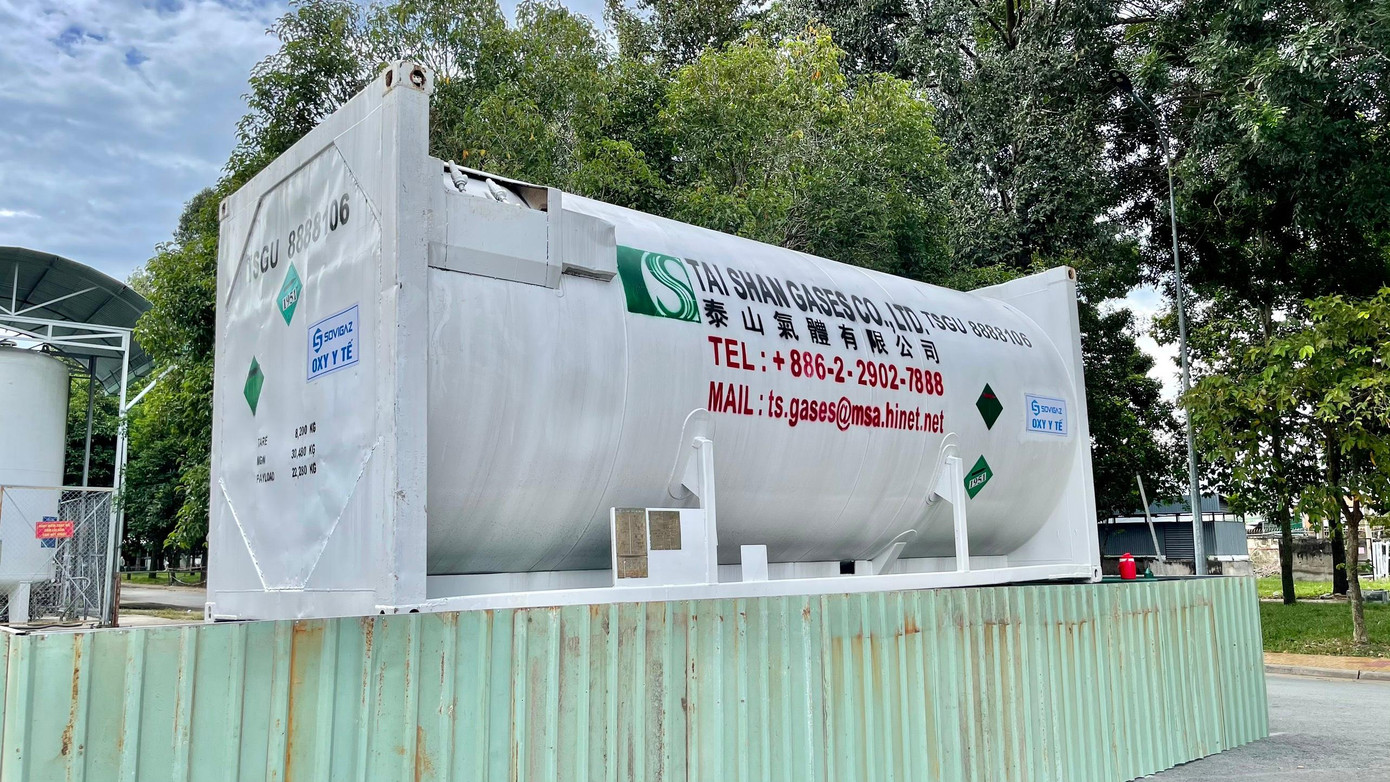 Bồn oxi được trang bị tại bệnh viện. Bồn oxi được trang bị tại bệnh viện.