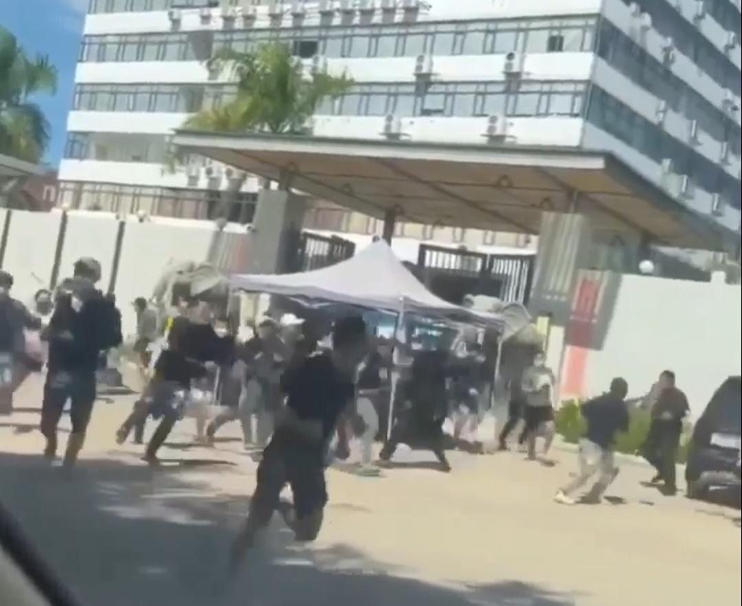 Trong nhóm đối tượng tháo chạy có 1 người bị mất tích và 1 người bị bắt lại.