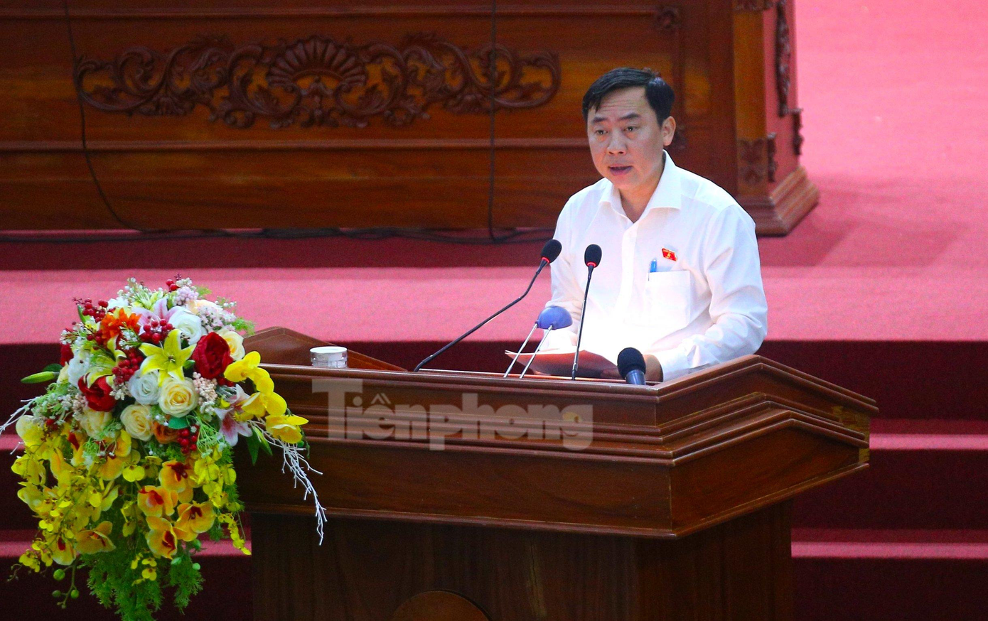 Ông Đào Chí Nghĩa – Phó Trưởng đoàn đại biểu Quốc hội TP Cần Thơ đã thông báo kết quả nội dung kỳ họp thứ 3 tại buổi tiếp xúc - Ảnh: Nhật Huy.