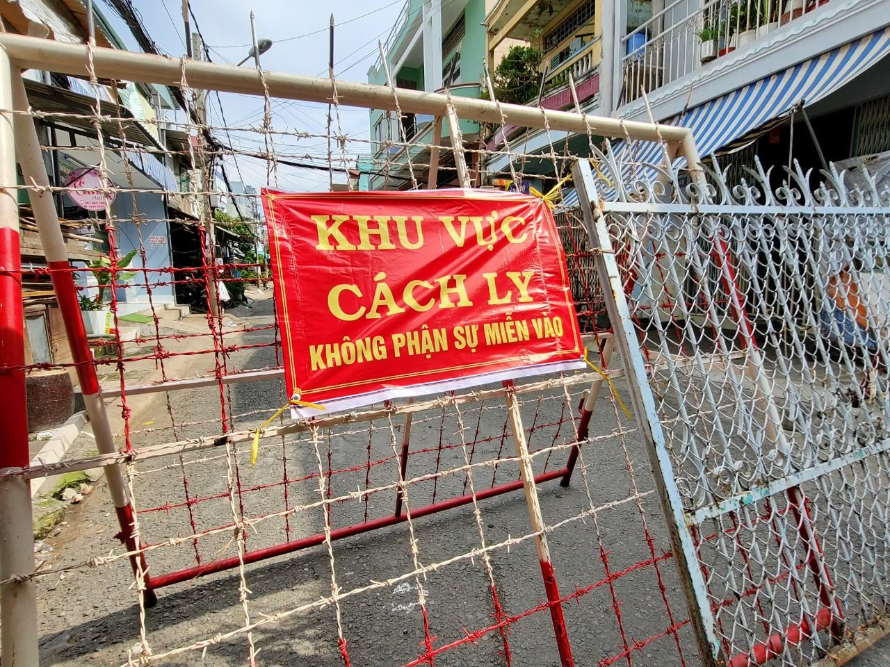 Ngày 23/7, Cần Thơ ghi nhận 86 ca nhiễm mới, nhiều khu vực trên địa bàn bị phong toả để phòng chống COVID-19 - Ảnh: Kim Hà. Ngày 23/7, Cần Thơ ghi nhận 86 ca nhiễm mới, nhiều khu vực trên địa bàn bị phong toả để phòng chống COVID-19 - Ảnh: Kim Hà.