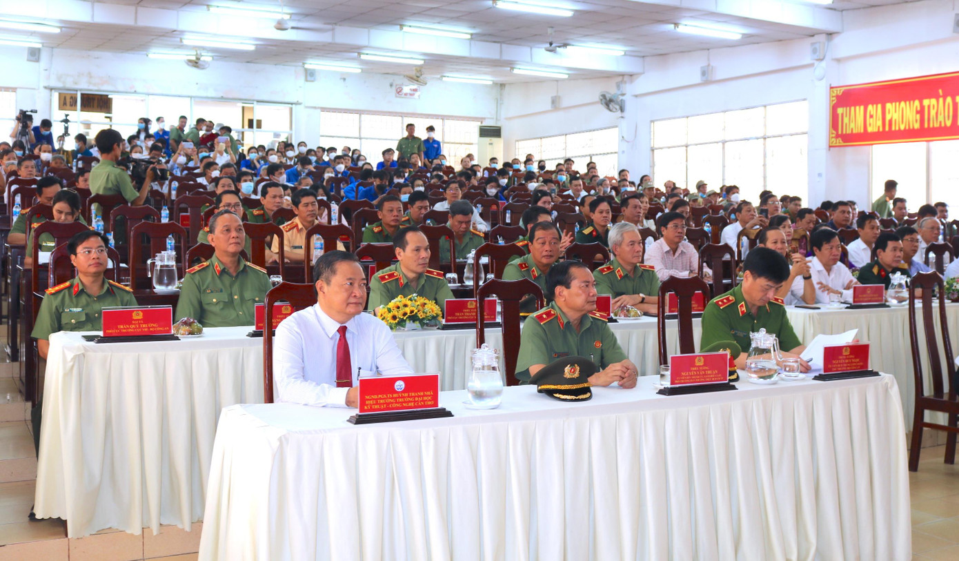 Quang cảnh ngày hội - Ảnh: Kim Hà.