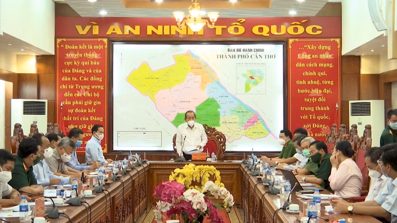 Quang cảnh buổi làm việc. Quang cảnh buổi làm việc.
