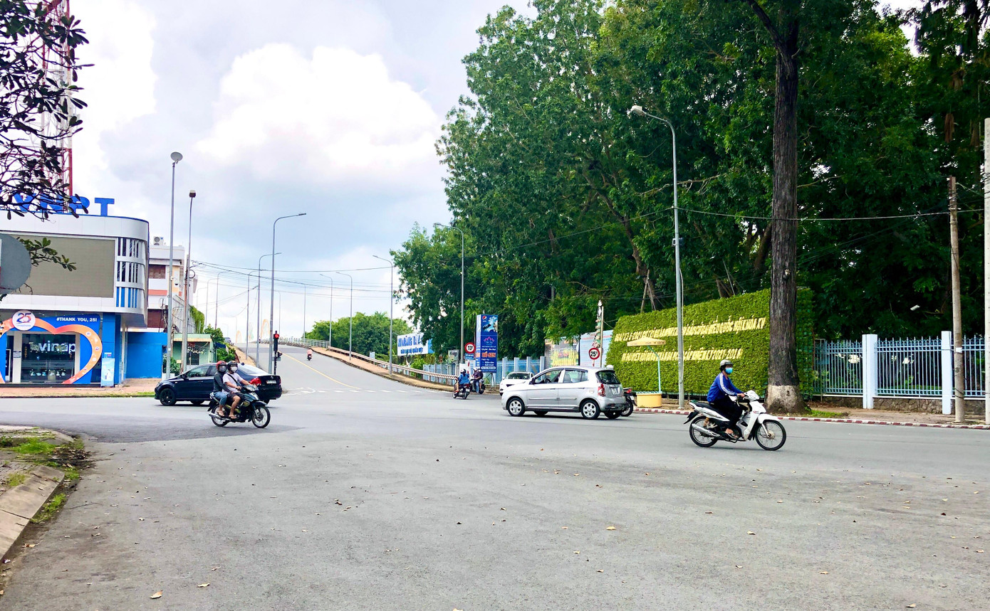 TP Cần Thơ yêu cầu không tập trung quá 10 người cũng 1 điểm nơi công cộng và người dân phải hạn chế ra khỏi nhà khi không thật sự cần thiết - Ảnh: Kim Hà.