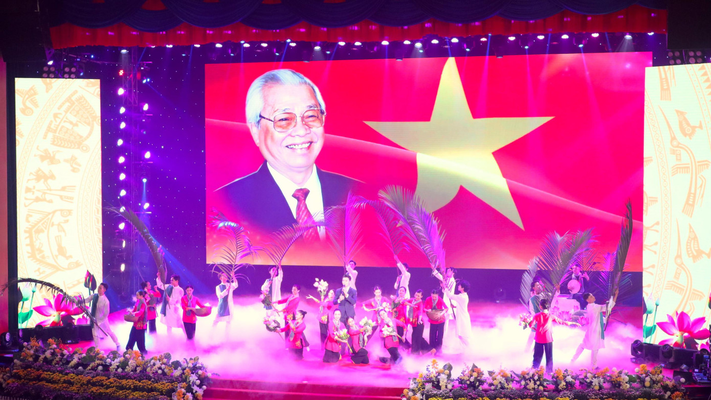 Chương trình nghệ thuật về cuộc đời cách mạng của cố Thủ tướng Võ Văn Kiệt - Ảnh: Kim Hà.