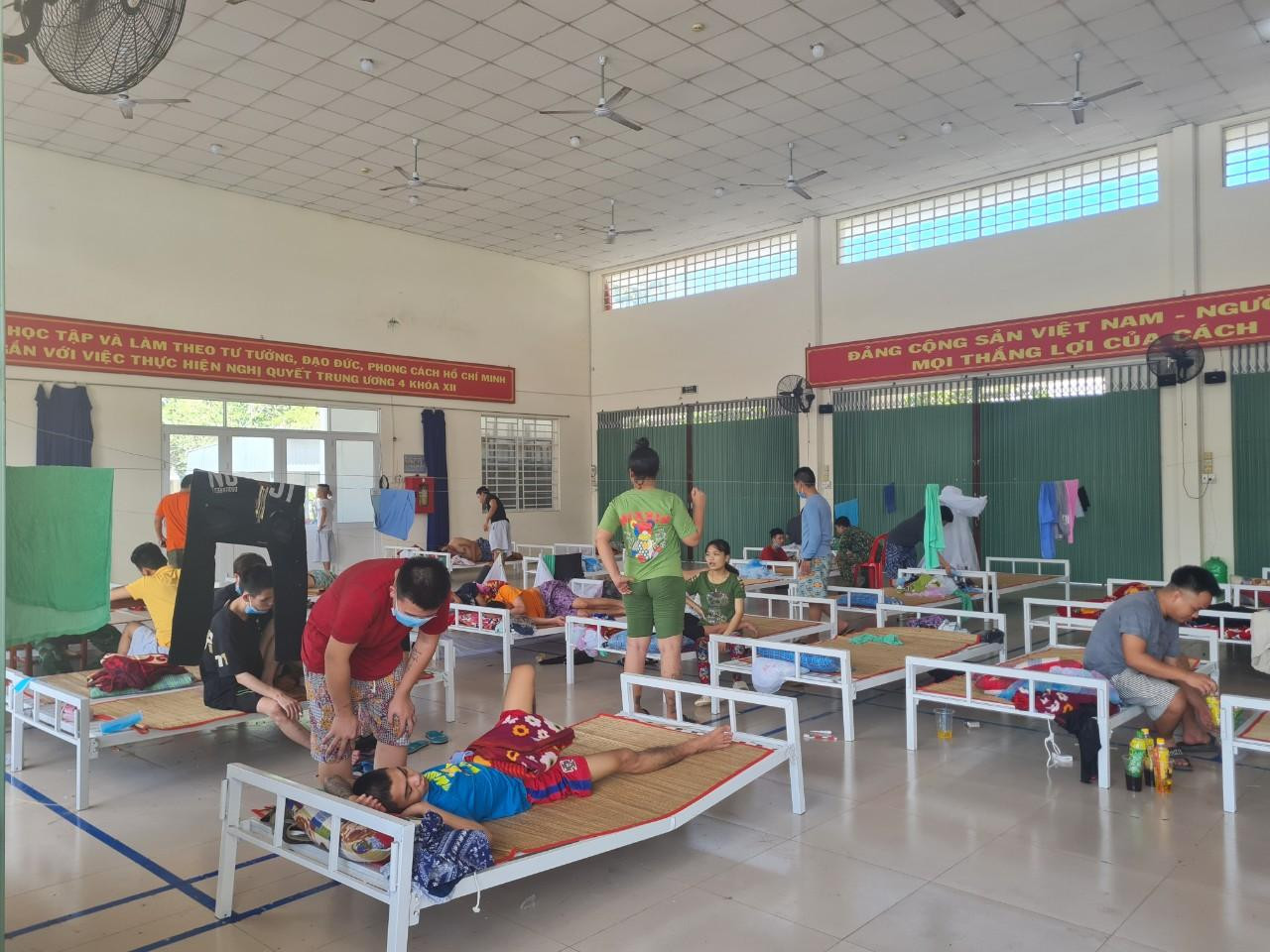 Hiện 40 công dân trong vụ việc đã được bố trí ăn nghỉ chu đáo. Sắp tới, Công an tỉnh An Giang phối hợp với Công an tỉnh Kandal (Campuchia) tiếp tục đưa 11 người còn kẹt lại về nước.