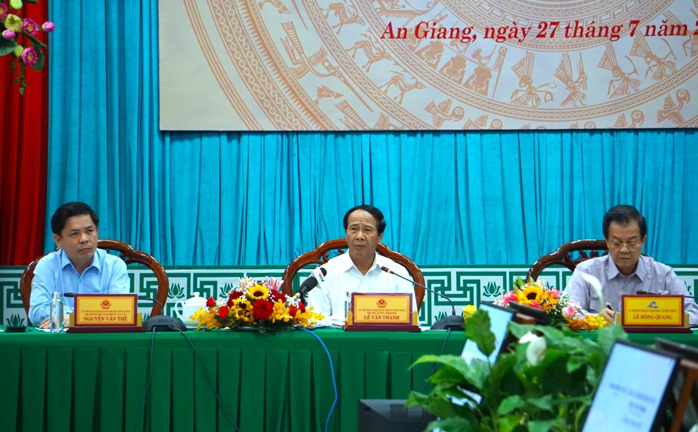 Phó Thủ tướng Chính phủ Lê Văn Thành chủ trì Hội nghị triển khai các Nghị quyết của Chính phủ để thực hiện 3 dự án cao tốc đường bộ ở miền Nam. Ảnh: Kim Hà. Phó Thủ tướng Chính phủ Lê Văn Thành chủ trì Hội nghị triển khai các Nghị quyết của Chính phủ để thực hiện 3 dự án cao tốc đường bộ ở miền Nam. Ảnh: Kim Hà.