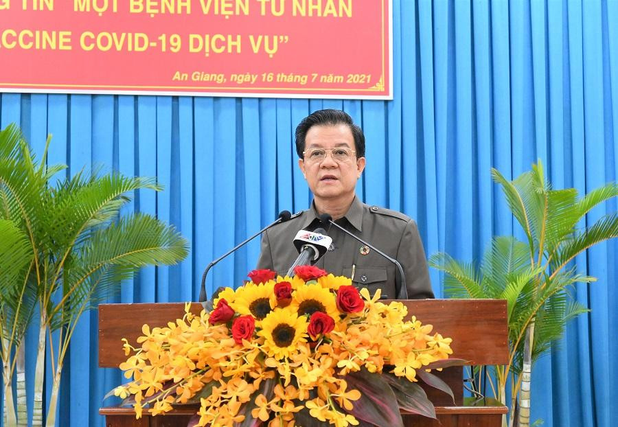 Ông Lê Hồng Quang - Bí thư Tỉnh uỷ An Giang tại cuộc họp. Ông Lê Hồng Quang - Bí thư Tỉnh uỷ An Giang tại cuộc họp.