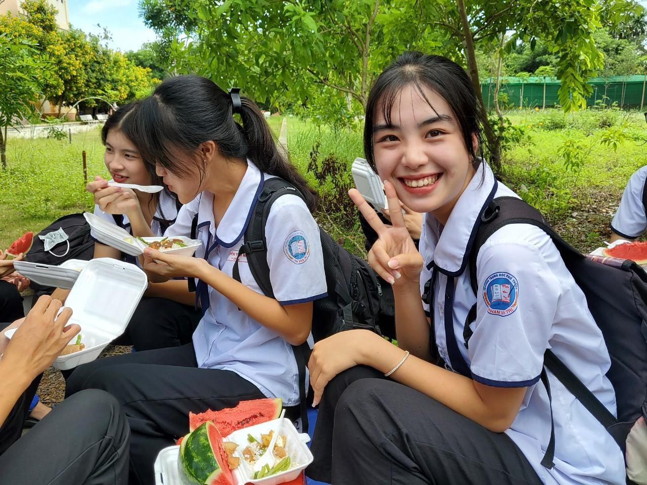 Hoạt động này góp phần tiếp thêm động lực cho các em trong kì thi quan trọng - Ảnh: Kim Hà.