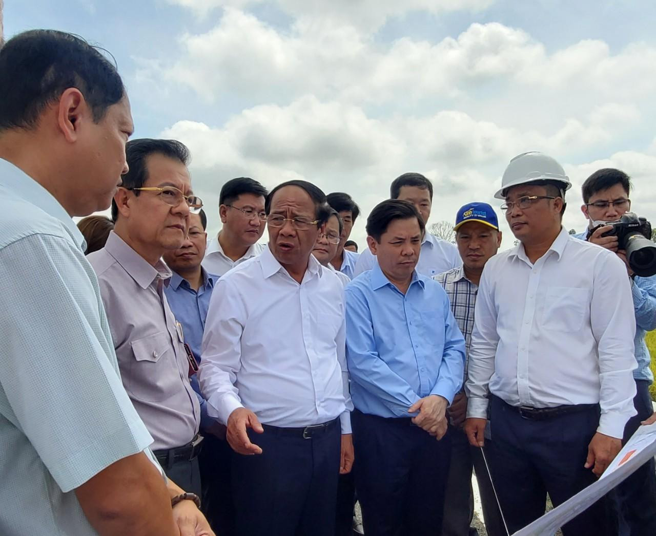 Phó Thủ tướng Lê Văn Thành khảo sát tại điểm đầu cao tốc Châu Đốc – Cần Thơ – Sóc Trăng sáng cùng ngày - Ảnh: Kim Hà. Phó Thủ tướng Lê Văn Thành khảo sát tại điểm đầu cao tốc Châu Đốc – Cần Thơ – Sóc Trăng sáng cùng ngày - Ảnh: Kim Hà.