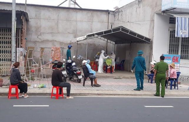 Thực hiện test nhanh trên toàn thành phố, Cần Thơ tách được hàng chục F0 khỏi cộng đồng. Thực hiện test nhanh trên toàn thành phố, Cần Thơ tách được hàng chục F0 khỏi cộng đồng.