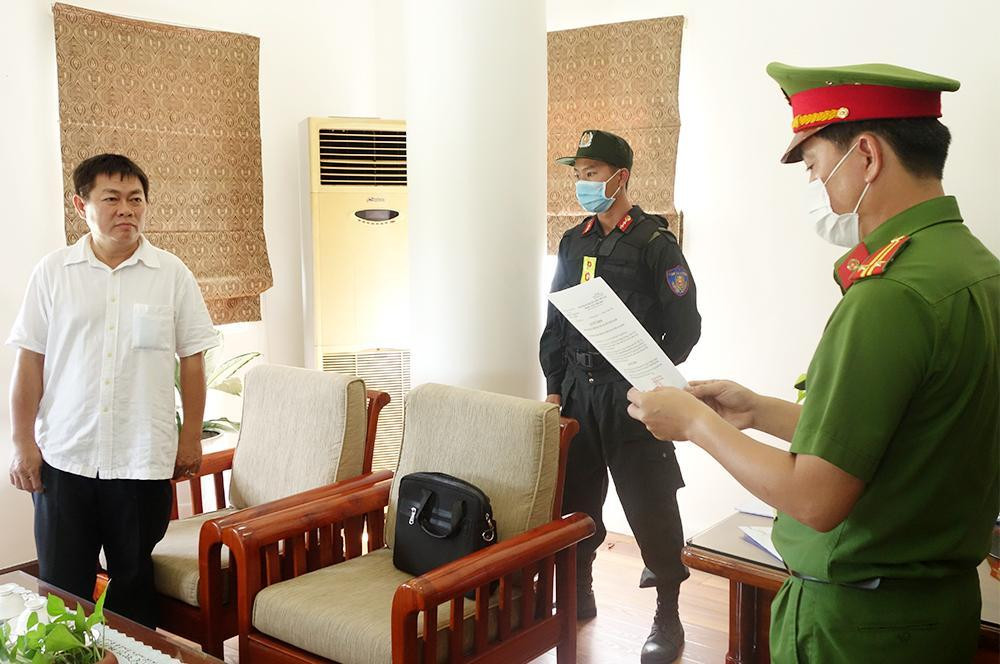 Tổng Giám đốc Công ty Cổ phần Việt An - Ngô Văn Thu bị bắt trước đó. Tổng Giám đốc Công ty Cổ phần Việt An - Ngô Văn Thu bị bắt trước đó.