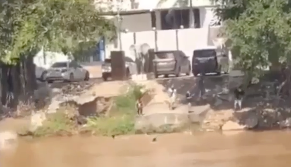 Phía bờ Campuchia. Phía bờ Campuchia.