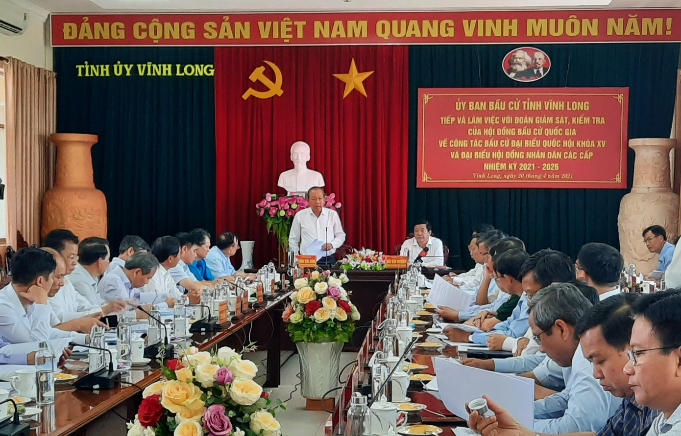 Phó Thủ tướng Thường trực Chính phủ, Phó Chủ tịch Hội đồng bầu cử Quốc gia - Trương Hòa Bình trong buổi làm việc với tỉnh Vĩnh Long.