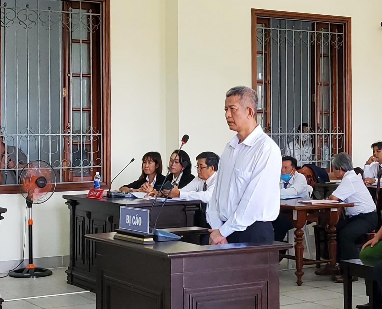 Bị cáo Nguyễn Minh Chuyển, nguyên Giám đốc VCB Tây Đô - Ảnh: Kim Hà.