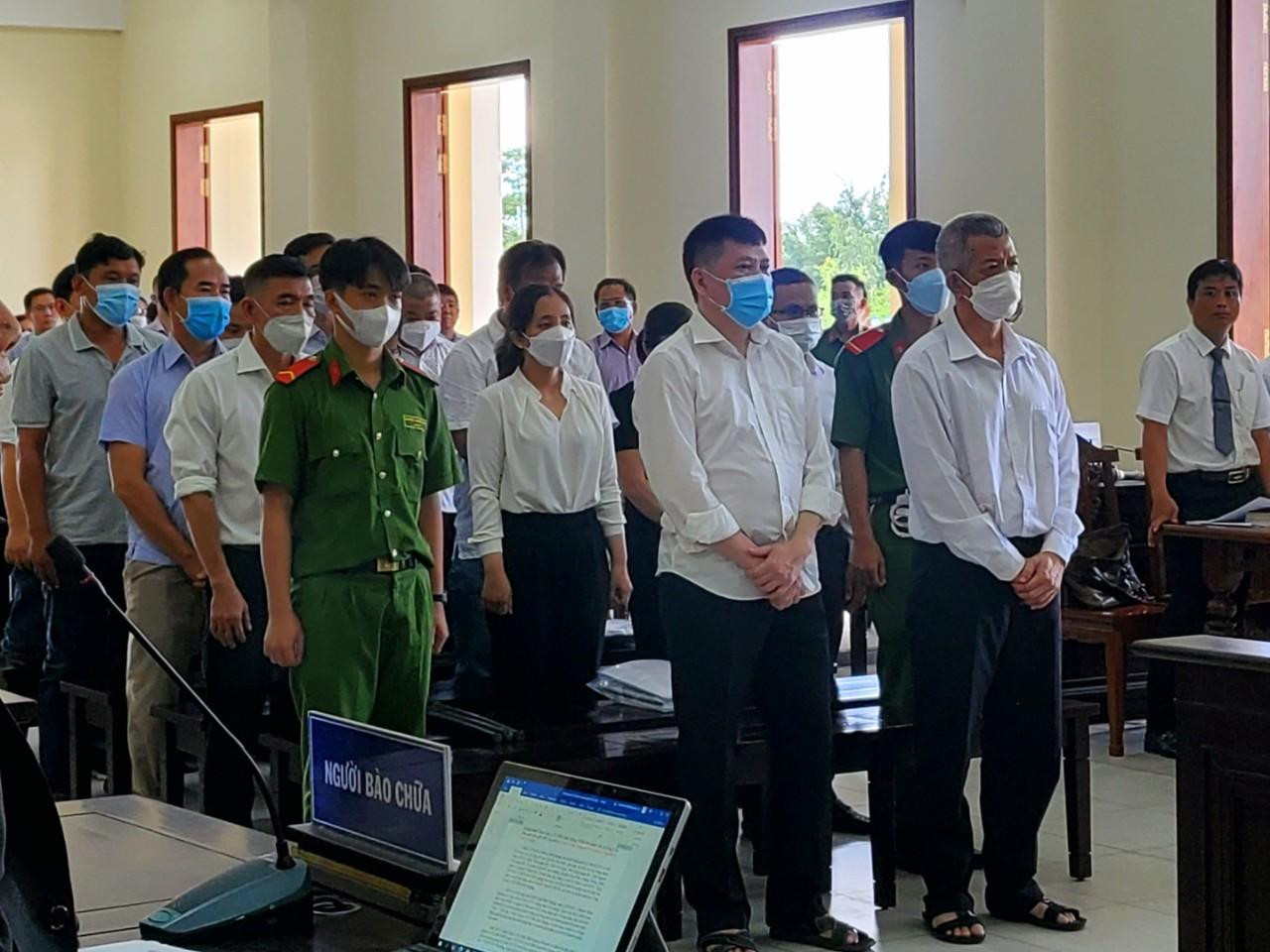 Các bị cáo tại phiên toà ngày 21/6 - Ảnh: Kim Hà.