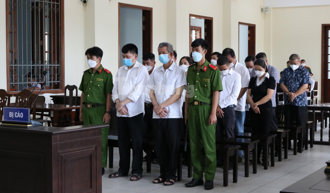 Các bị cáo nghe tuyên án - Ảnh: Kim Hà.